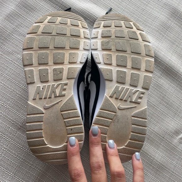 Nike Tanjun Shoes - 5Y / 6.5W - Picture 4 of 8